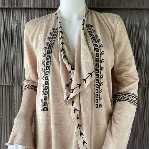 💖5/$25 Haute Project Boho Aztec Embroidered  Cardigan Tan Asymmetrical Size S - Picture 5 of 13